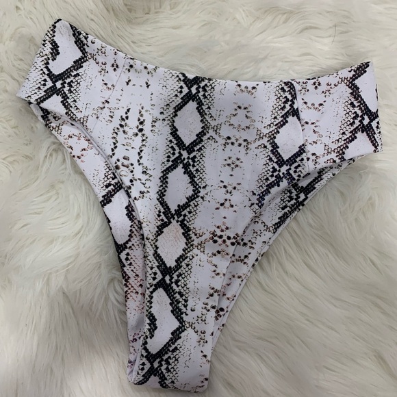 Women’s Snake Print Bikini Bottom Size S‎ - Picture 1 of 2